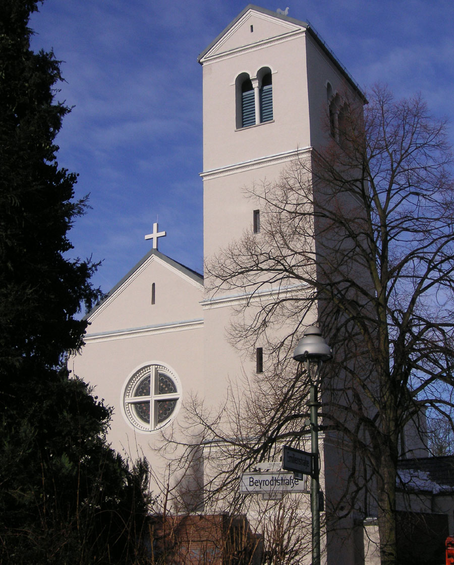 Fassade Kirche Sankt Alfons in Berlin